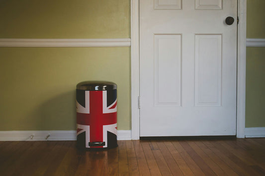 Why choose a flip-top trash can at home?