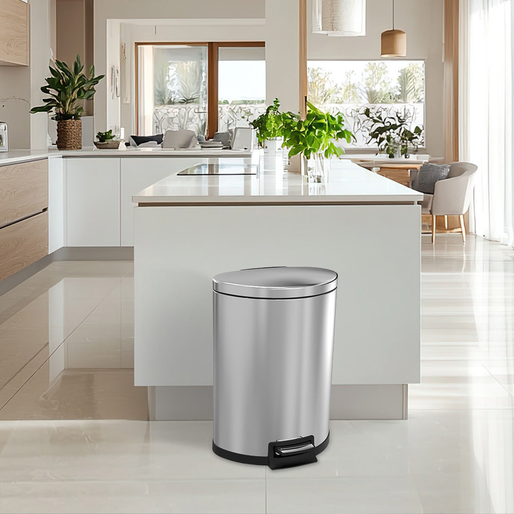 TRASH CAN